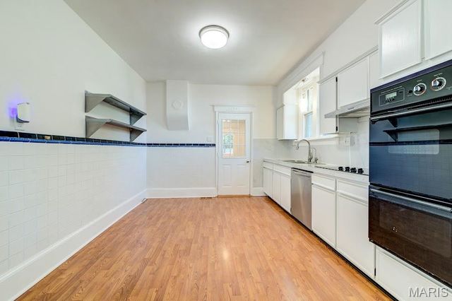 9051 Burton Avenue, Overland, MO 63114