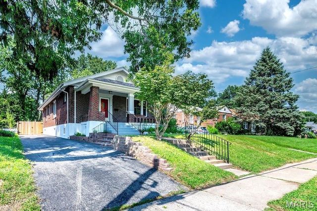 9051 Burton Avenue, Overland, MO 63114