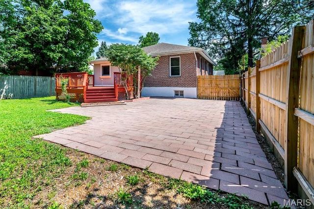 9051 Burton Avenue, Overland, MO 63114