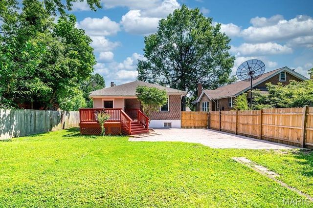 9051 Burton Avenue, Overland, MO 63114
