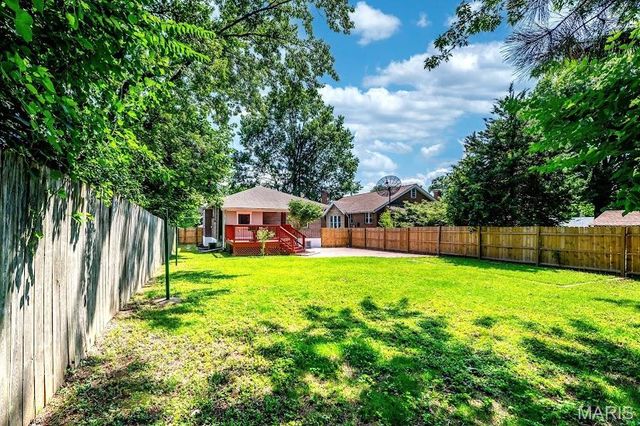 9051 Burton Avenue, Overland, MO 63114