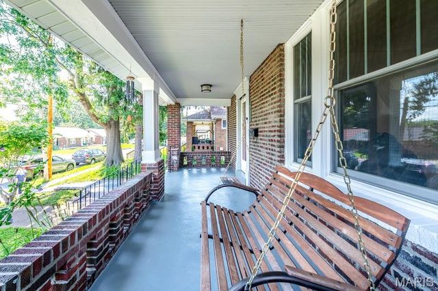 9051 Burton Avenue, Overland, MO 63114