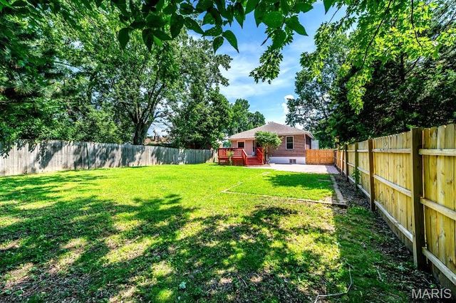 9051 Burton Avenue, Overland, MO 63114