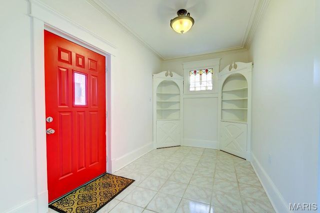 9051 Burton Avenue, Overland, MO 63114