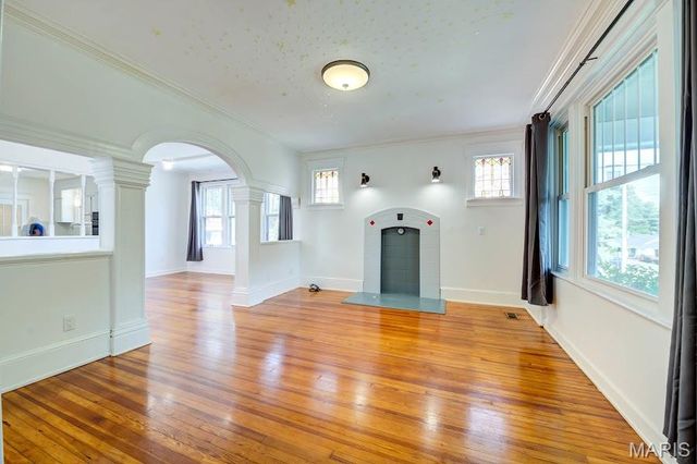 9051 Burton Avenue, Overland, MO 63114