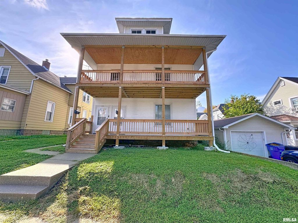 1711 17TH Street, Moline, IL 61265