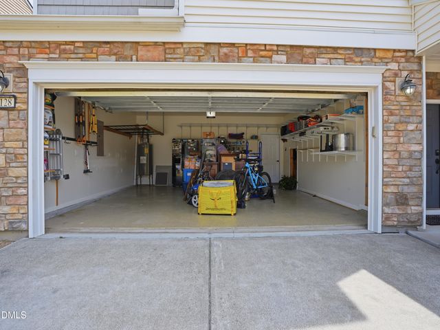 8120 Hovingham Way, Raleigh, NC 27616