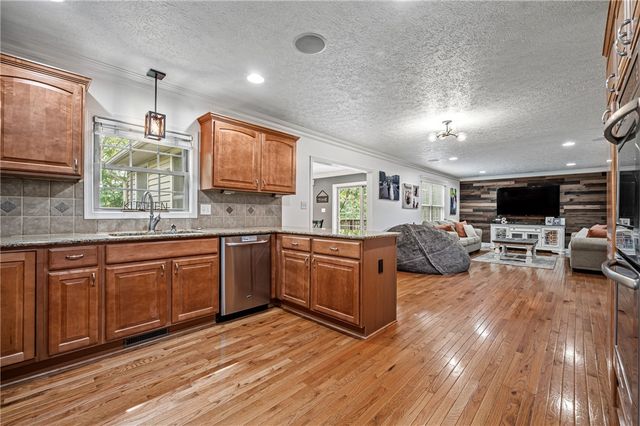 305 Daniela Dr, Allegheny Twp, PA 15068
