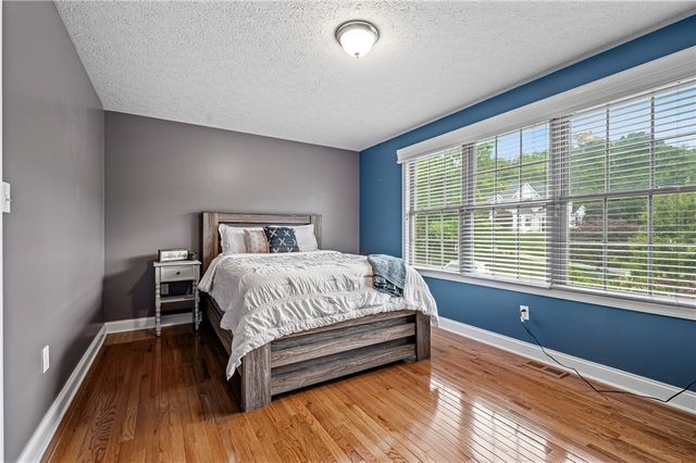 305 Daniela Dr, Allegheny Twp, PA 15068