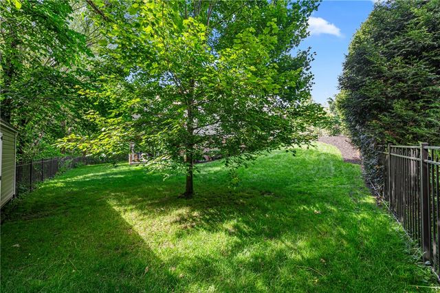 305 Daniela Dr, Allegheny Twp, PA 15068