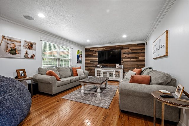 305 Daniela Dr, Allegheny Twp, PA 15068