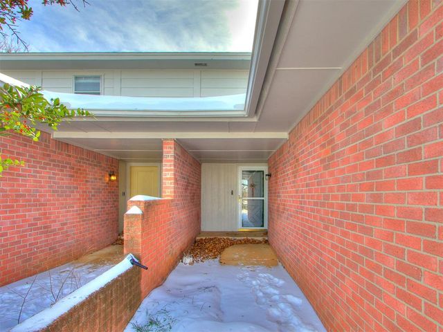 6916 Woodlake Drive, Oklahoma City, OK 73132