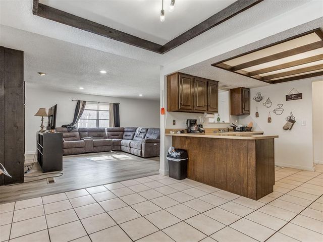 6916 Woodlake Drive, Oklahoma City, OK 73132
