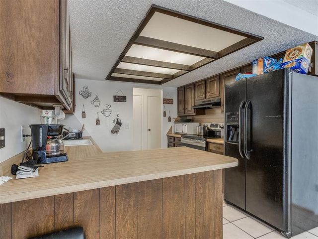 6916 Woodlake Drive, Oklahoma City, OK 73132