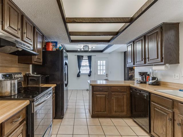 6916 Woodlake Drive, Oklahoma City, OK 73132