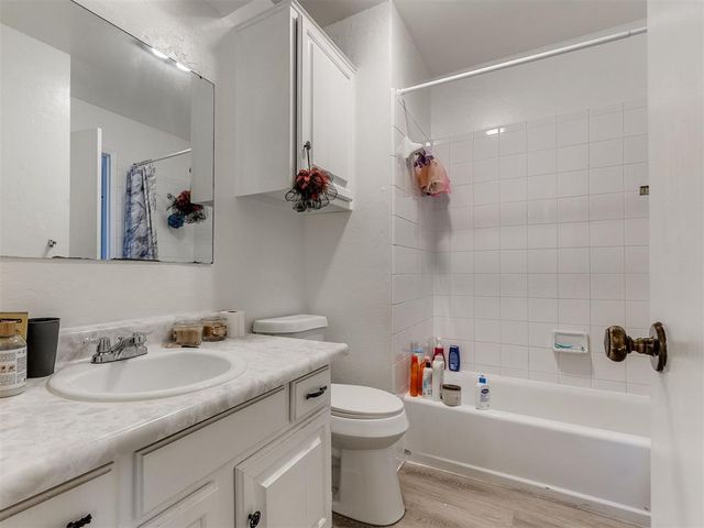 6916 Woodlake Drive, Oklahoma City, OK 73132