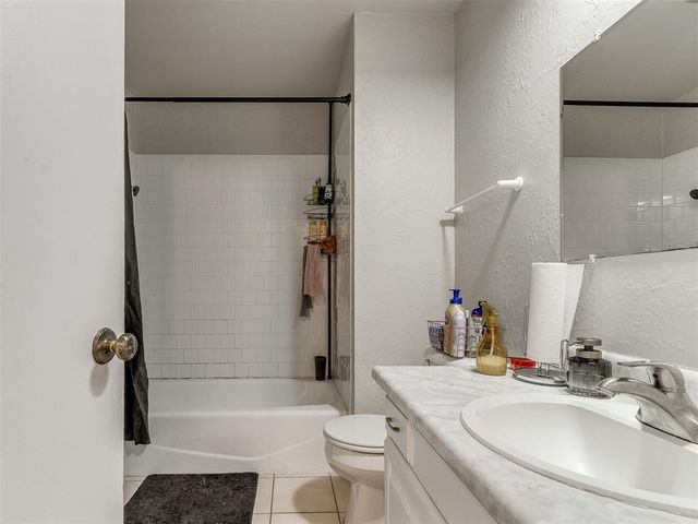 6916 Woodlake Drive, Oklahoma City, OK 73132