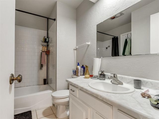 6916 Woodlake Drive, Oklahoma City, OK 73132