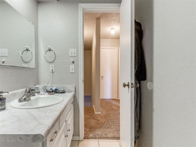 6916 Woodlake Drive, Oklahoma City, OK 73132