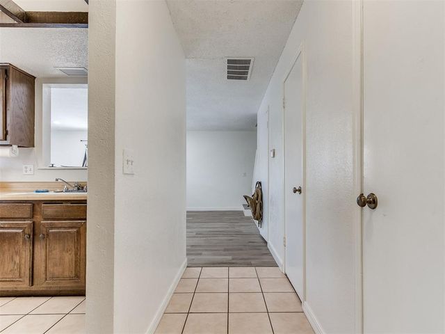 6916 Woodlake Drive, Oklahoma City, OK 73132