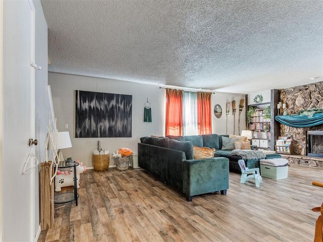 6916 Woodlake Drive, Oklahoma City, OK 73132