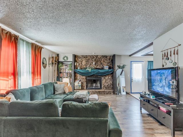 6916 Woodlake Drive, Oklahoma City, OK 73132