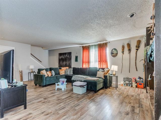 6916 Woodlake Drive, Oklahoma City, OK 73132