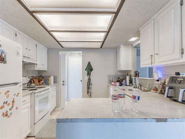 6916 Woodlake Drive, Oklahoma City, OK 73132