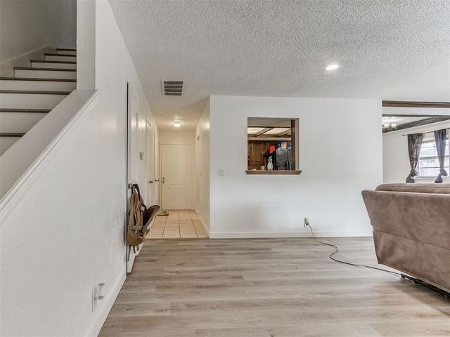 6916 Woodlake Drive, Oklahoma City, OK 73132