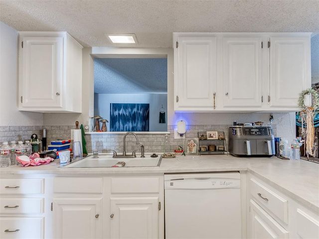 6916 Woodlake Drive, Oklahoma City, OK 73132