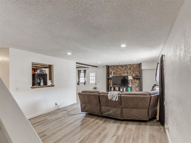 6916 Woodlake Drive, Oklahoma City, OK 73132