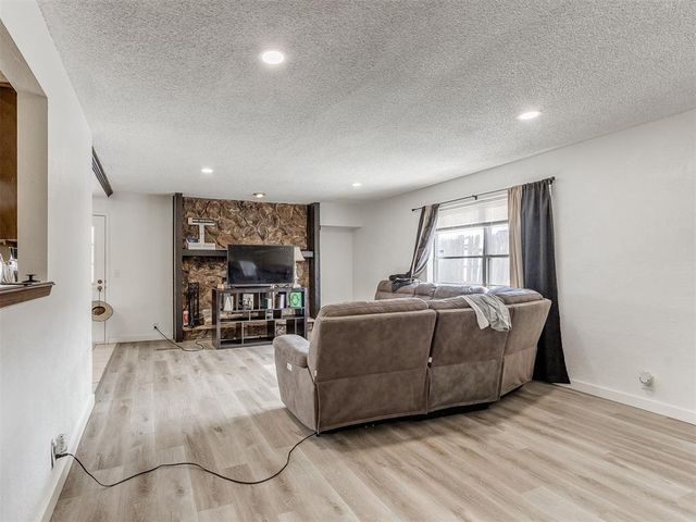 6916 Woodlake Drive, Oklahoma City, OK 73132