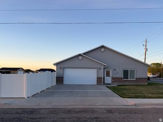 220 E 100 S, Huntington, UT 84528