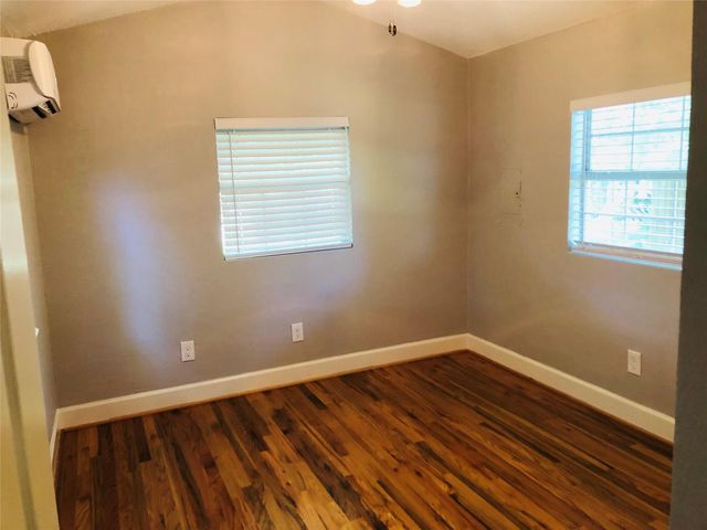 734-A Mcdaniel Street, Houston, TX 77022