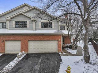 219 Village Drive 219, Mount Prospect, IL 60056