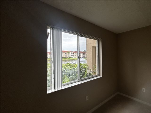 1590 S 42nd Circle 104, Vero Beach, FL 32967