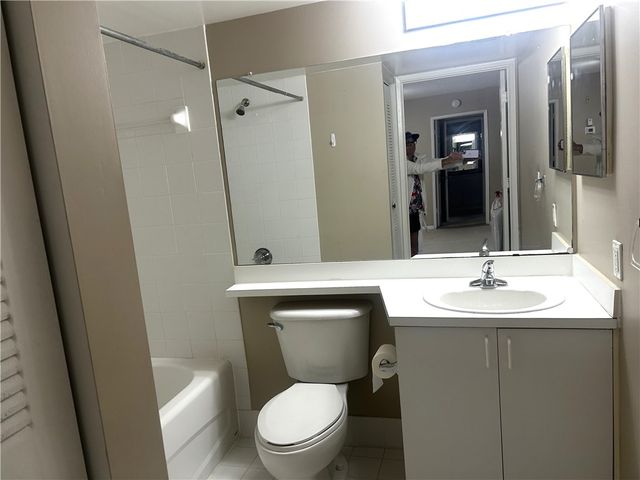 1590 S 42nd Circle 104, Vero Beach, FL 32967