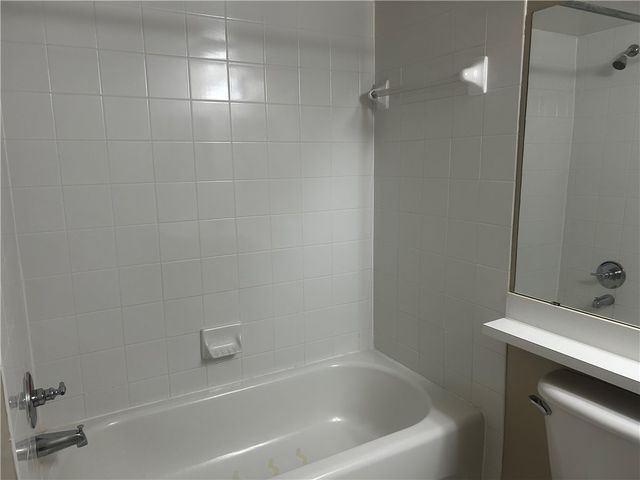 1590 S 42nd Circle 104, Vero Beach, FL 32967