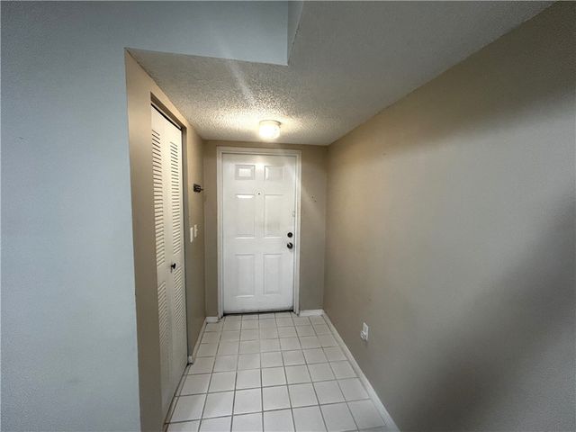 1590 S 42nd Circle 104, Vero Beach, FL 32967