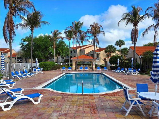 1590 S 42nd Circle 104, Vero Beach, FL 32967