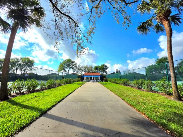 1590 S 42nd Circle 104, Vero Beach, FL 32967