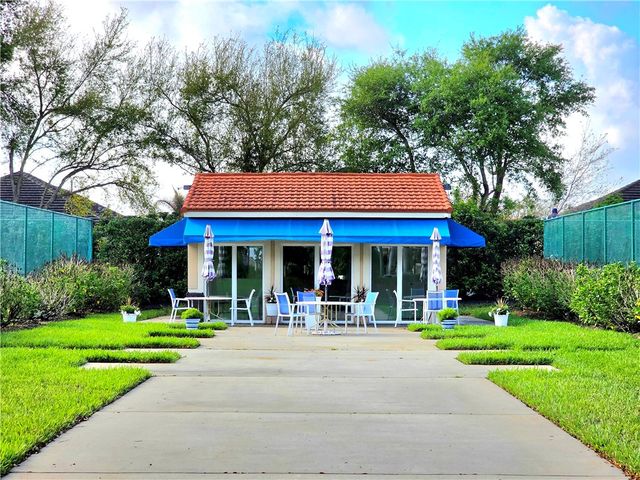 1590 S 42nd Circle 104, Vero Beach, FL 32967