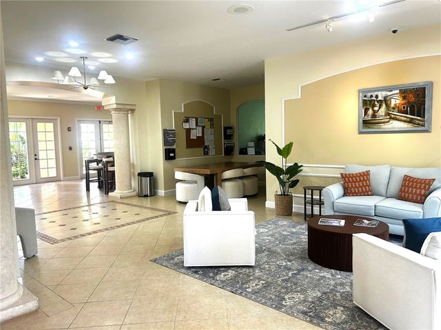 1590 S 42nd Circle 104, Vero Beach, FL 32967