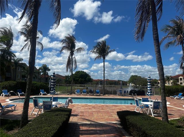 1590 S 42nd Circle 104, Vero Beach, FL 32967