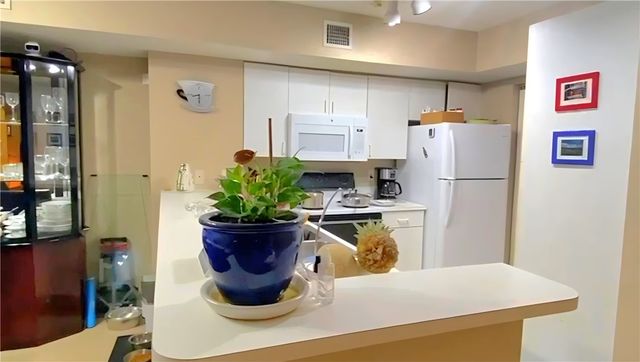 1590 S 42nd Circle 104, Vero Beach, FL 32967