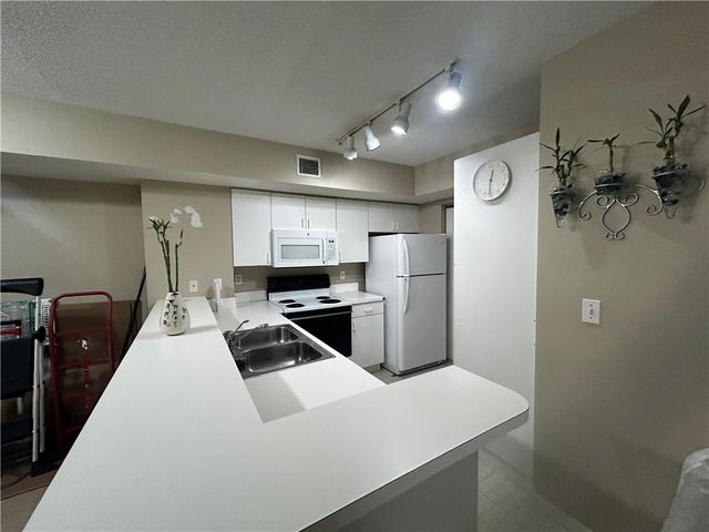 1590 S 42nd Circle 104, Vero Beach, FL 32967