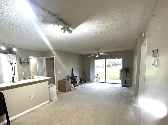 1590 S 42nd Circle 104, Vero Beach, FL 32967