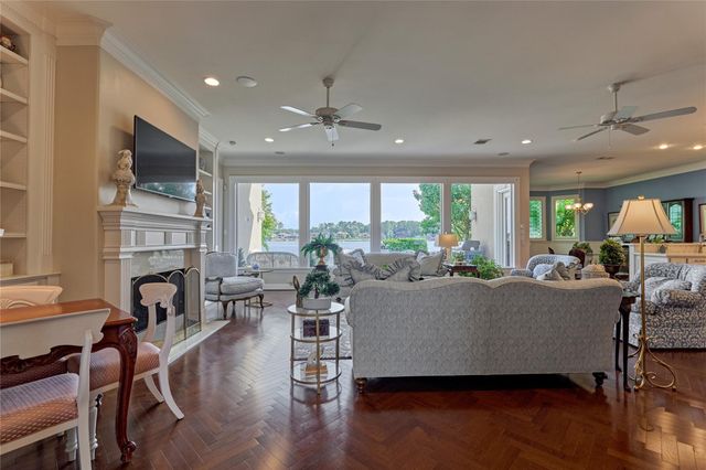 160 Westlake Point, Montgomery, TX 77356