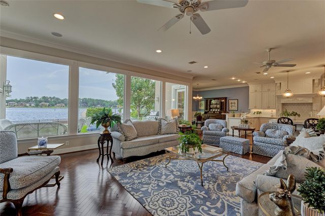 160 Westlake Point, Montgomery, TX 77356