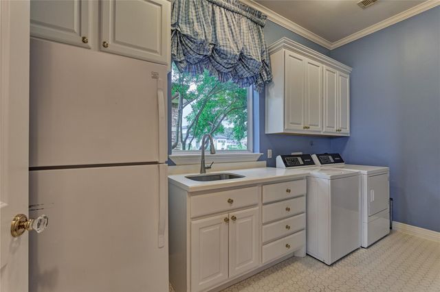 160 Westlake Point, Montgomery, TX 77356